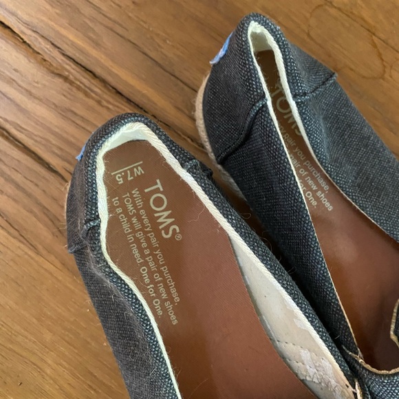 Dark Gray TOMS Size 7.5 - Picture 4 of 4